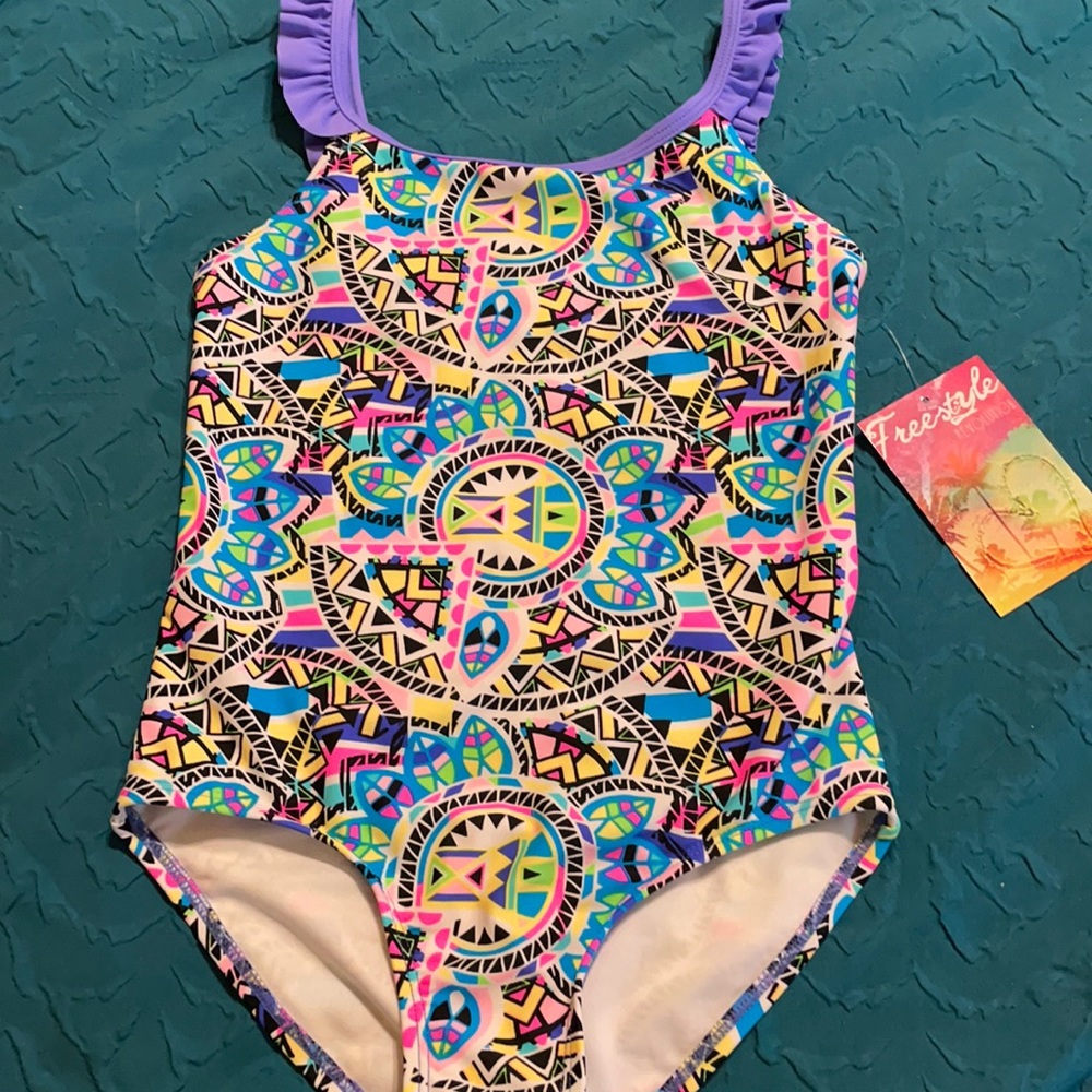 Girl’s one piece swimsuit NWT